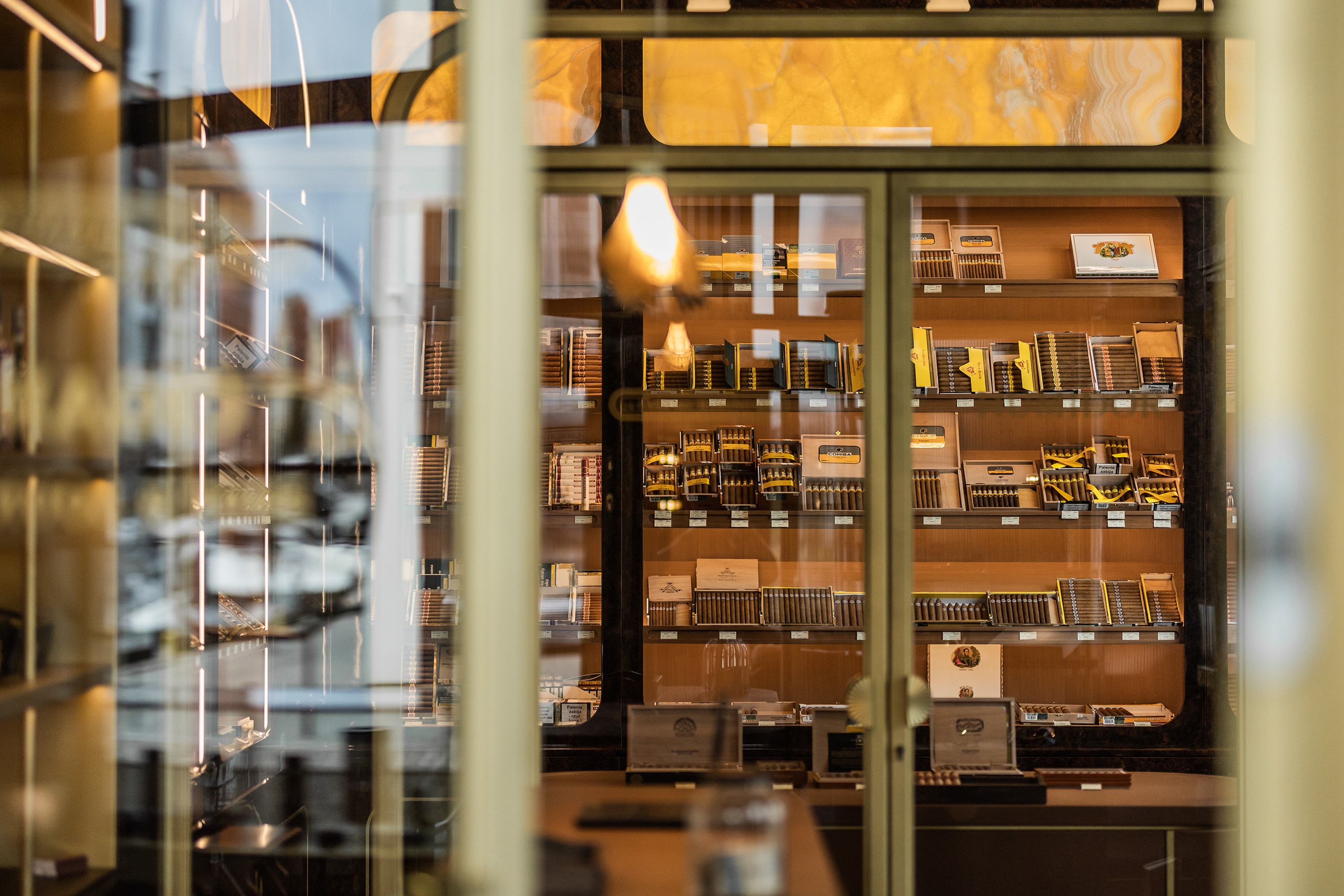 La Casa Del Habano